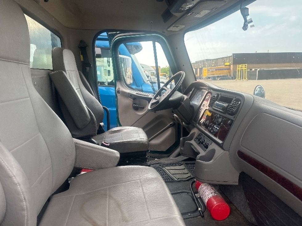 Flatbed Truck-Light and Medium Duty Trucks-Freightliner-2022-M2-Mississauga-ON-150,670\n\t\tkm-$ 119,500 - Image 21