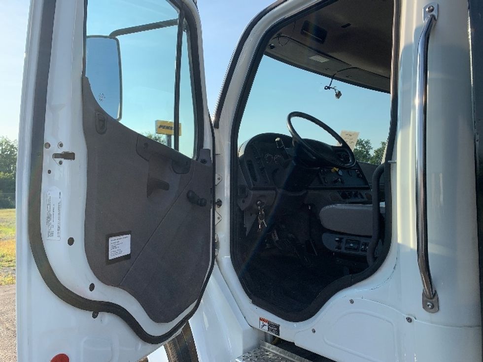 Flatbed Truck-Light and Medium Duty Trucks-Freightliner-2022-M2-Nashville (Mount Juliet)-TN-68,751\n\t\tmiles-$ 78,750 - Image 16
