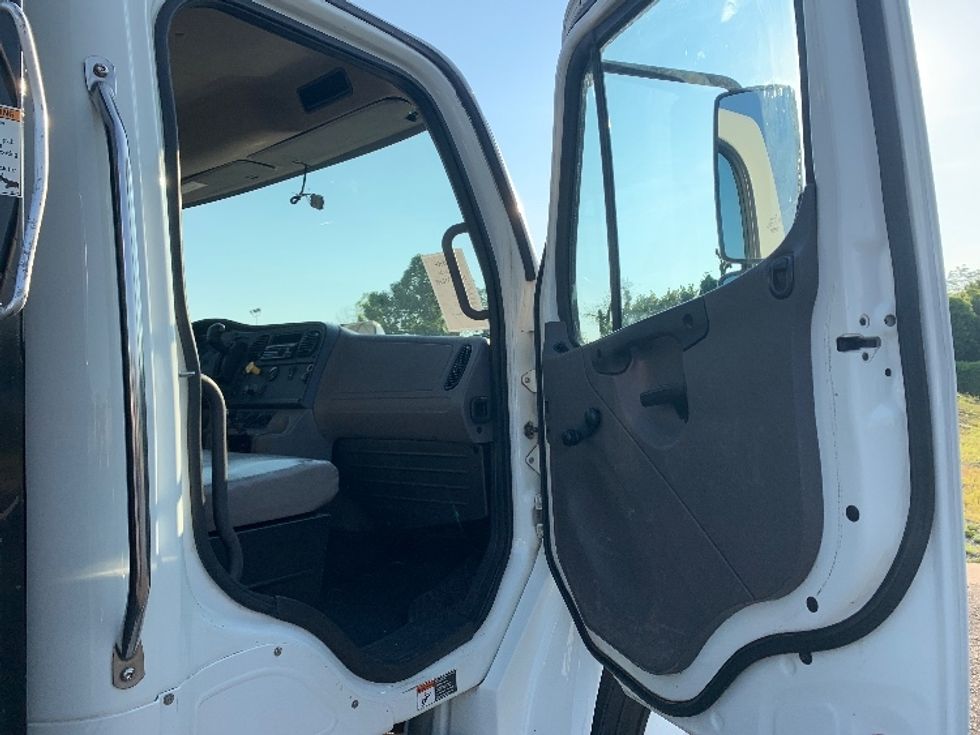 Flatbed Truck-Light and Medium Duty Trucks-Freightliner-2022-M2-Nashville (Mount Juliet)-TN-68,751\n\t\tmiles-$ 78,750 - Image 20