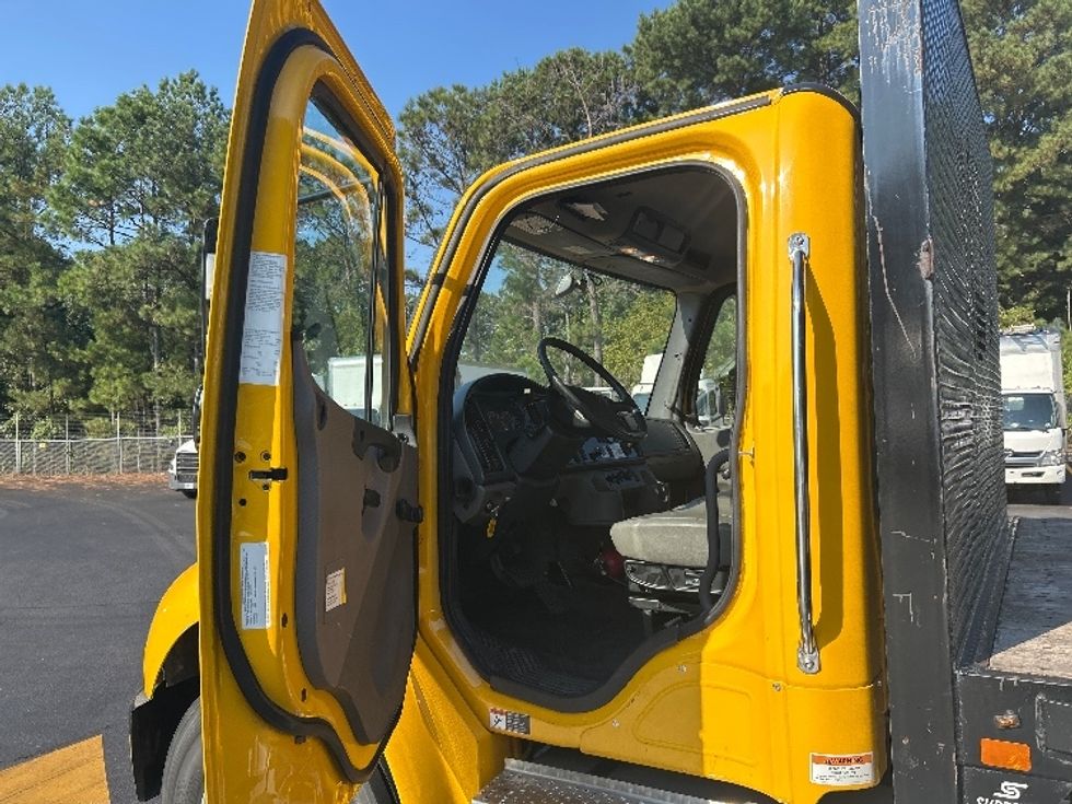 Flatbed Truck-Light and Medium Duty Trucks-Freightliner-2022-M2-Norcross-GA-164,666\n\t\tmiles-$ 66,250 - Image 16