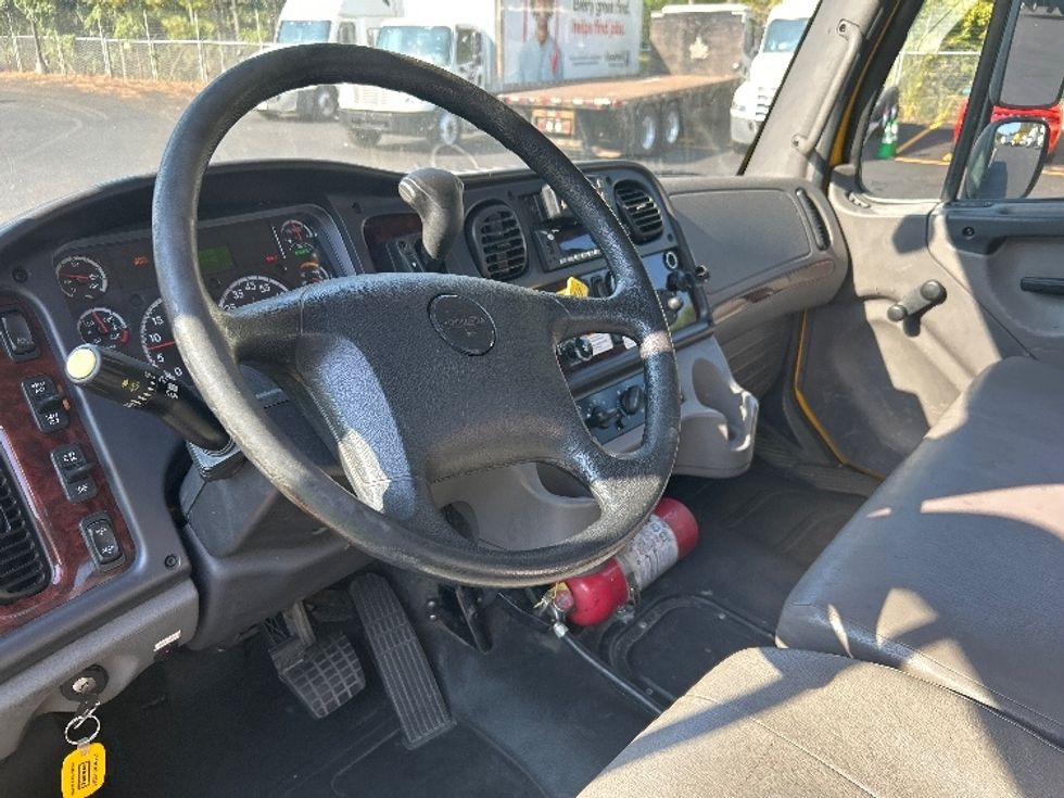 Flatbed Truck-Light and Medium Duty Trucks-Freightliner-2022-M2-Norcross-GA-164,666\n\t\tmiles-$ 66,250 - Image 17