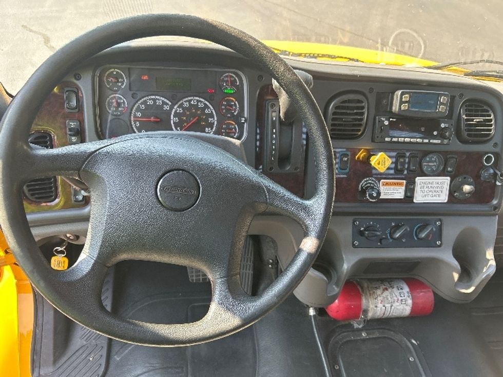 Flatbed Truck-Light and Medium Duty Trucks-Freightliner-2022-M2-Norcross-GA-164,666\n\t\tmiles-$ 66,250 - Image 18