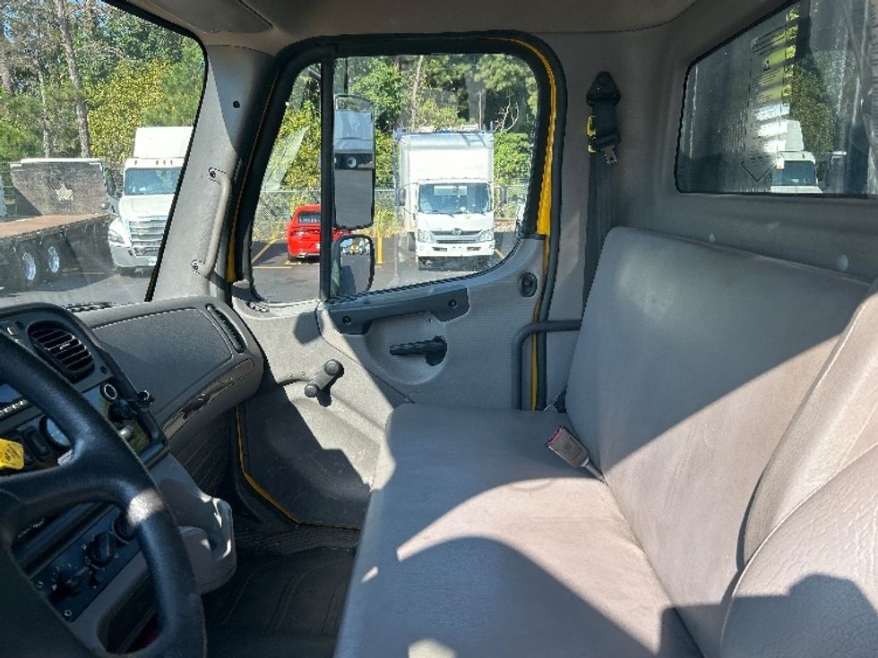 Flatbed Truck-Light and Medium Duty Trucks-Freightliner-2022-M2-Norcross-GA-164,666\n\t\tmiles-$ 66,250 - Image 19