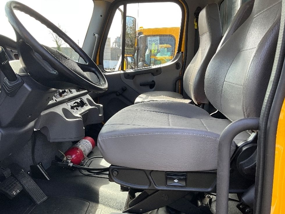 Flatbed Truck-Light and Medium Duty Trucks-Freightliner-2022-M2-Portland-OR-108,604\n\t\tmiles-$ 65,750 - Image 19