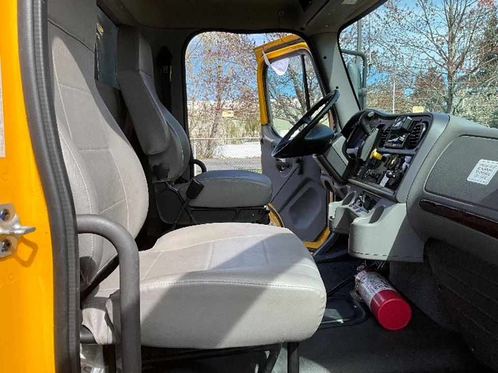 Flatbed Truck-Light and Medium Duty Trucks-Freightliner-2022-M2-Portland-OR-108,604\n\t\tmiles-$ 65,750 - Image 22