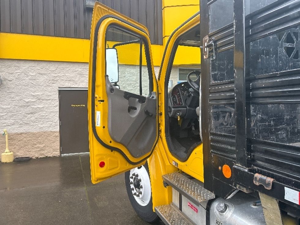 Flatbed Truck-Light and Medium Duty Trucks-Freightliner-2022-M2-Portland-OR-91,107\n\t\tmiles-$ 68,000 - Image 13