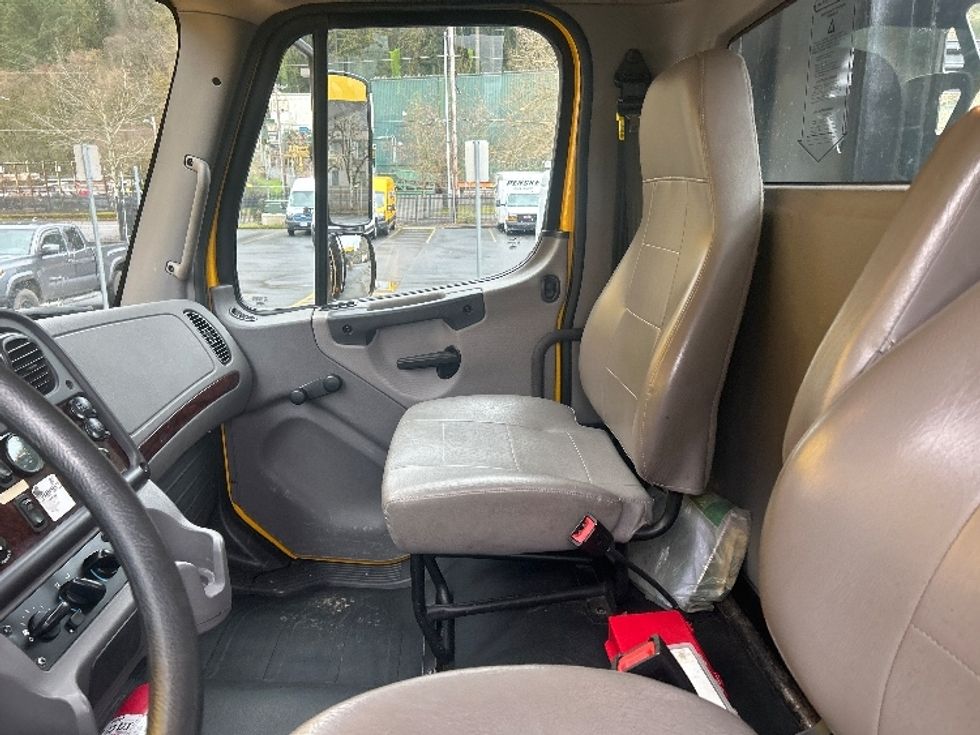 Flatbed Truck-Light and Medium Duty Trucks-Freightliner-2022-M2-Portland-OR-91,107\n\t\tmiles-$ 68,000 - Image 16