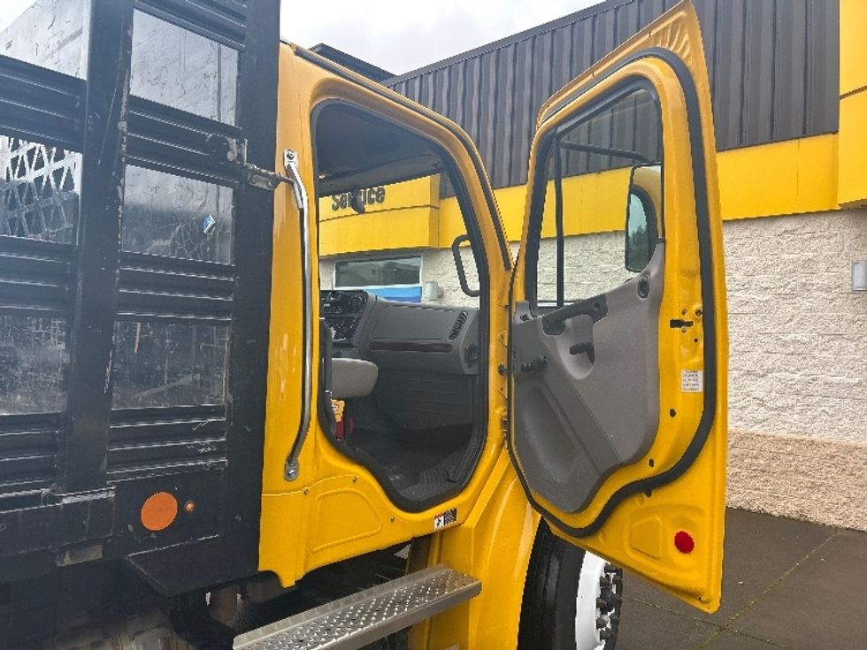 Flatbed Truck-Light and Medium Duty Trucks-Freightliner-2022-M2-Portland-OR-91,107\n\t\tmiles-$ 68,000 - Image 17