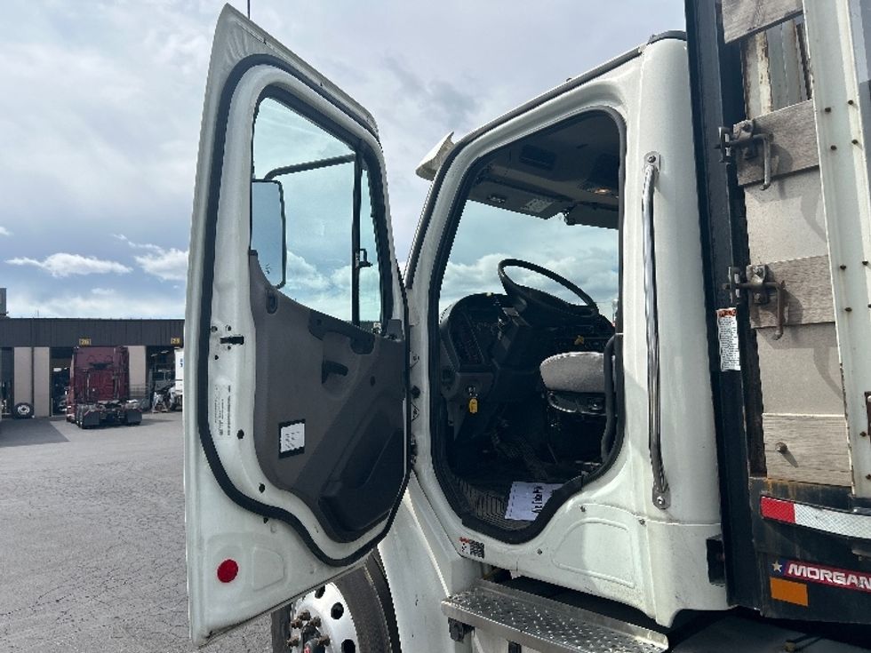 Flatbed Truck-Light and Medium Duty Trucks-Freightliner-2022-M2-Reading-PA-214,366\n\t\tmiles-$ 45,000 - Image 16