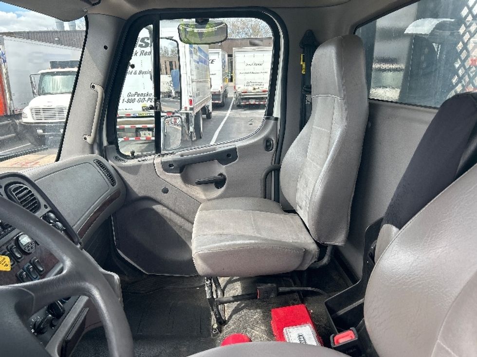 Flatbed Truck-Light and Medium Duty Trucks-Freightliner-2022-M2-Reading-PA-214,366\n\t\tmiles-$ 45,000 - Image 19