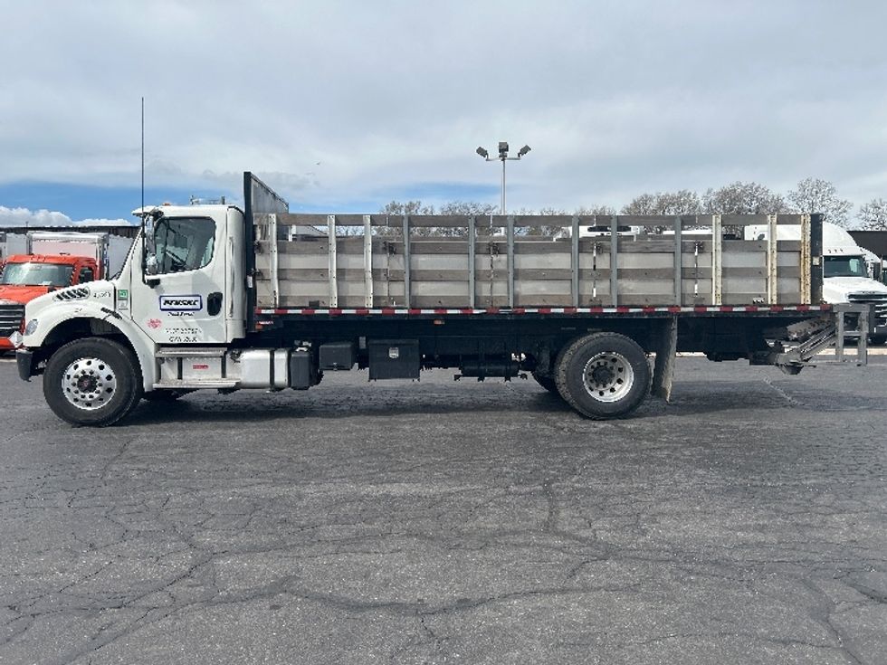 Flatbed Truck-Light and Medium Duty Trucks-Freightliner-2022-M2-Reading-PA-214,366\n\t\tmiles-$ 45,000 - Image 4