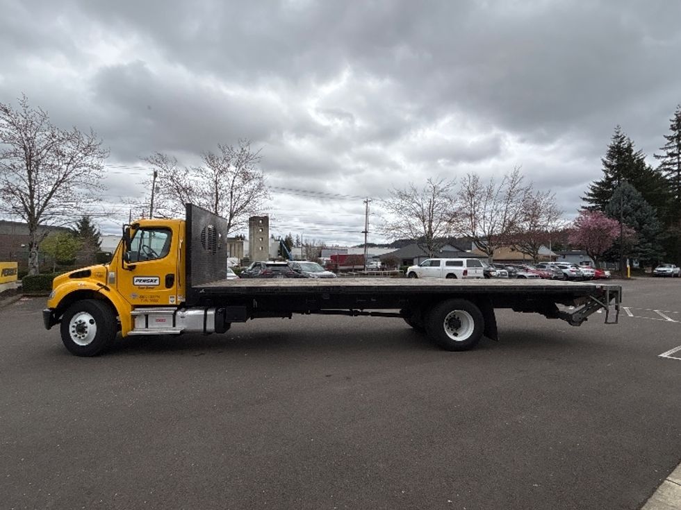 Flatbed Truck-Light and Medium Duty Trucks-Freightliner-2022-M2-Redmond-OR-80,052\n\t\tmiles-$ 69,000 - Image 4