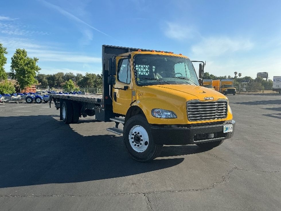 Flatbed Truck-Light and Medium Duty Trucks-Freightliner-2022-M2-Sacramento-CA-121,201\n\t\tmiles-$ 60,750 - Image 1
