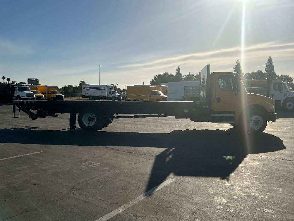 Flatbed Truck-Light and Medium Duty Trucks-Freightliner-2022-M2-Sacramento-CA-121,201\n\t\tmiles-$ 60,750 - Image 12