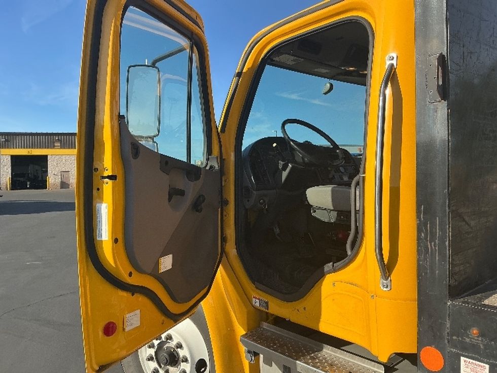 Flatbed Truck-Light and Medium Duty Trucks-Freightliner-2022-M2-Sacramento-CA-121,201\n\t\tmiles-$ 60,750 - Image 13