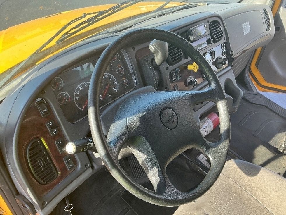 Flatbed Truck-Light and Medium Duty Trucks-Freightliner-2022-M2-Sacramento-CA-121,201\n\t\tmiles-$ 60,750 - Image 14