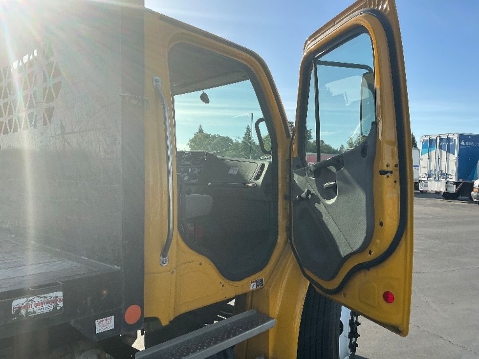 Flatbed Truck-Light and Medium Duty Trucks-Freightliner-2022-M2-Sacramento-CA-121,201\n\t\tmiles-$ 60,750 - Image 17