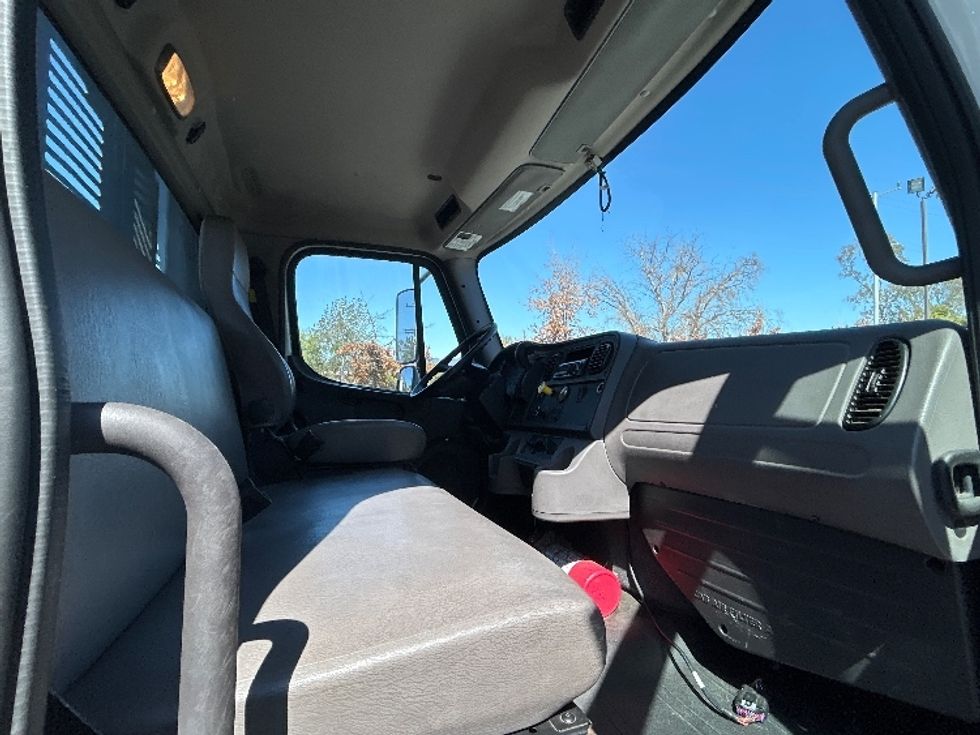 Flatbed Truck-Light and Medium Duty Trucks-Freightliner-2022-M2-Sun Valley-CA-81,746\n\t\tmiles-$ 84,000 - Image 10