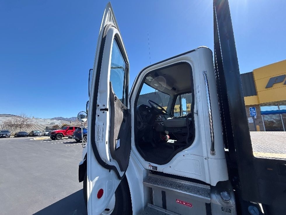 Flatbed Truck-Light and Medium Duty Trucks-Freightliner-2022-M2-Sun Valley-CA-81,746\n\t\tmiles-$ 84,000 - Image 14