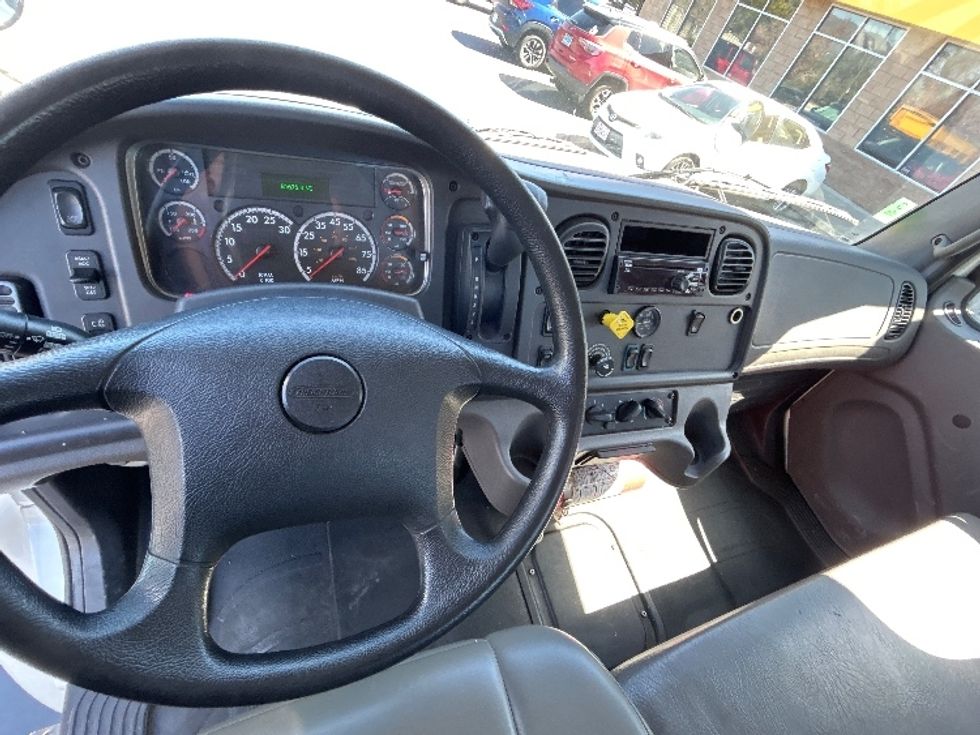 Flatbed Truck-Light and Medium Duty Trucks-Freightliner-2022-M2-Sun Valley-CA-81,746\n\t\tmiles-$ 84,000 - Image 16