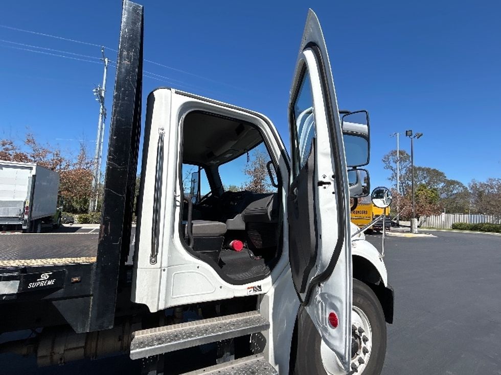 Flatbed Truck-Light and Medium Duty Trucks-Freightliner-2022-M2-Sun Valley-CA-81,746\n\t\tmiles-$ 84,000 - Image 18