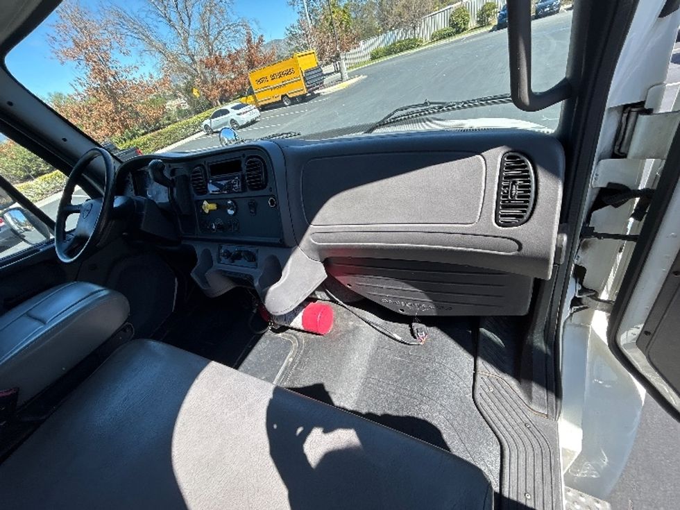 Flatbed Truck-Light and Medium Duty Trucks-Freightliner-2022-M2-Sun Valley-CA-81,746\n\t\tmiles-$ 84,000 - Image 19