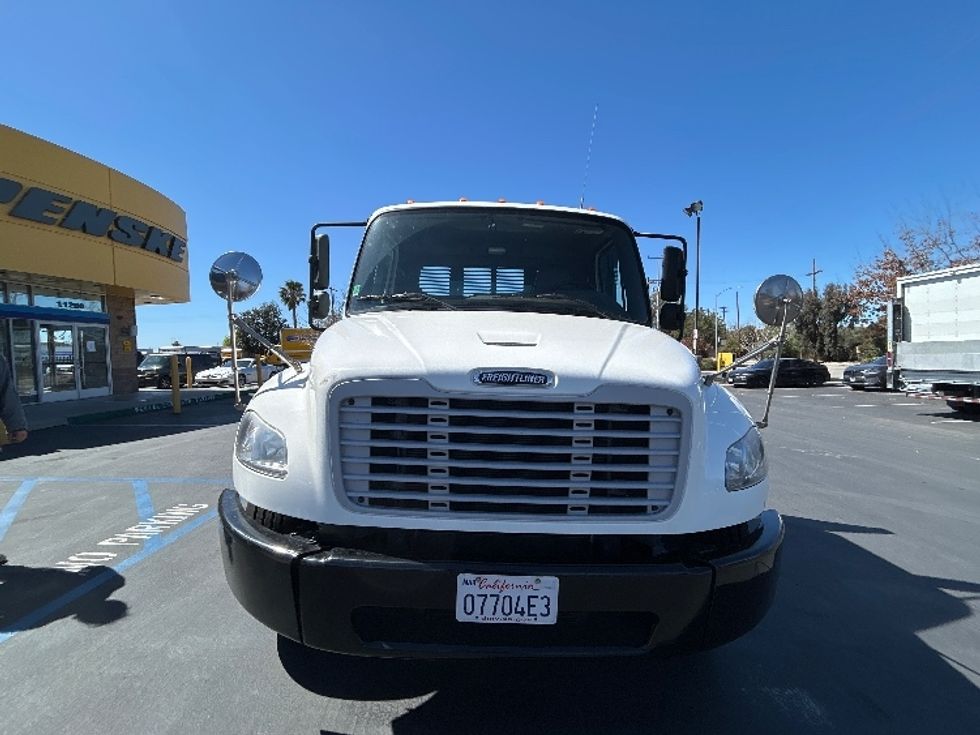 Flatbed Truck-Light and Medium Duty Trucks-Freightliner-2022-M2-Sun Valley-CA-81,746\n\t\tmiles-$ 84,000 - Image 2