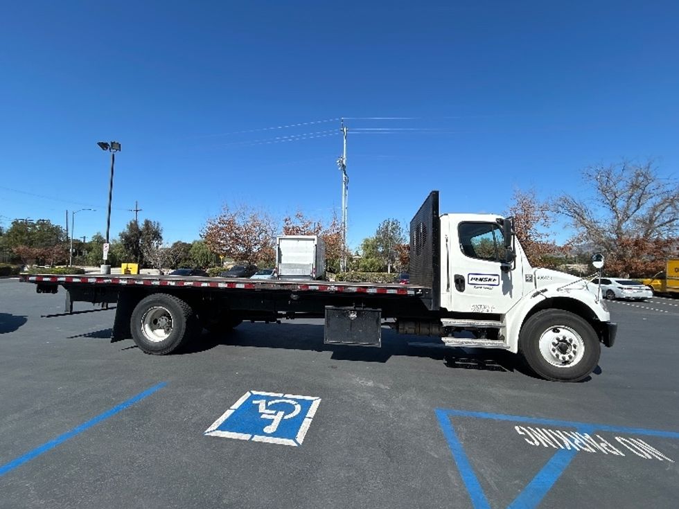 Flatbed Truck-Light and Medium Duty Trucks-Freightliner-2022-M2-Sun Valley-CA-81,746\n\t\tmiles-$ 84,000 - Image 4