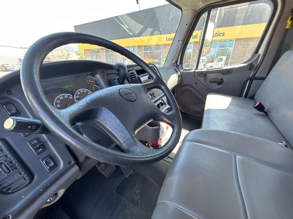 Flatbed Truck-Light and Medium Duty Trucks-Freightliner-2022-M2-Sun Valley-CA-81,746\n\t\tmiles-$ 84,000 - Image 9