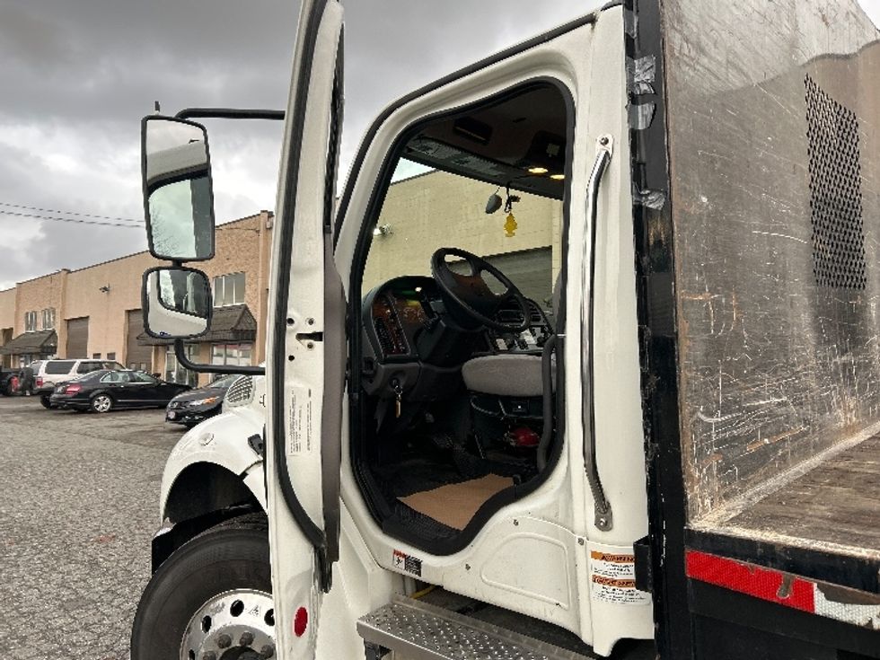 Flatbed Truck-Light and Medium Duty Trucks-Freightliner-2022-M2-Surrey-BC-113,370\n\t\tkm-$ 101,500 - Image 11