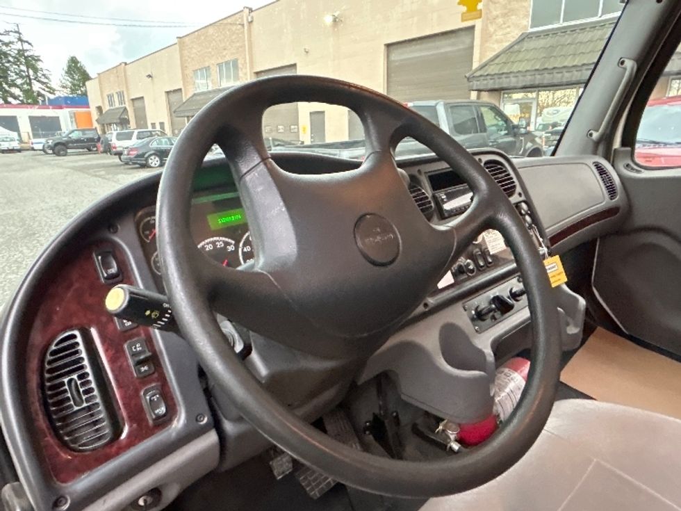 Flatbed Truck-Light and Medium Duty Trucks-Freightliner-2022-M2-Surrey-BC-113,370\n\t\tkm-$ 101,500 - Image 12