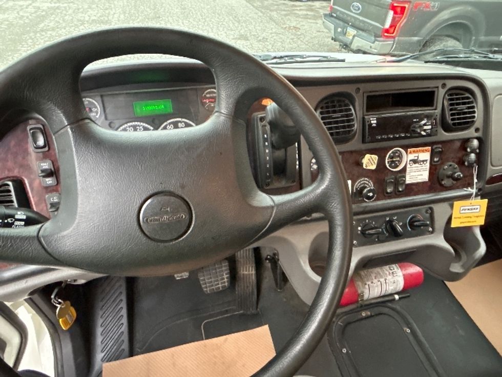 Flatbed Truck-Light and Medium Duty Trucks-Freightliner-2022-M2-Surrey-BC-113,370\n\t\tkm-$ 101,500 - Image 13