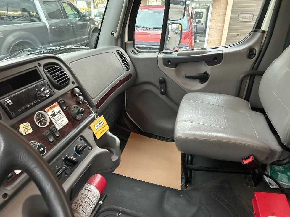 Flatbed Truck-Light and Medium Duty Trucks-Freightliner-2022-M2-Surrey-BC-113,370\n\t\tkm-$ 101,500 - Image 14