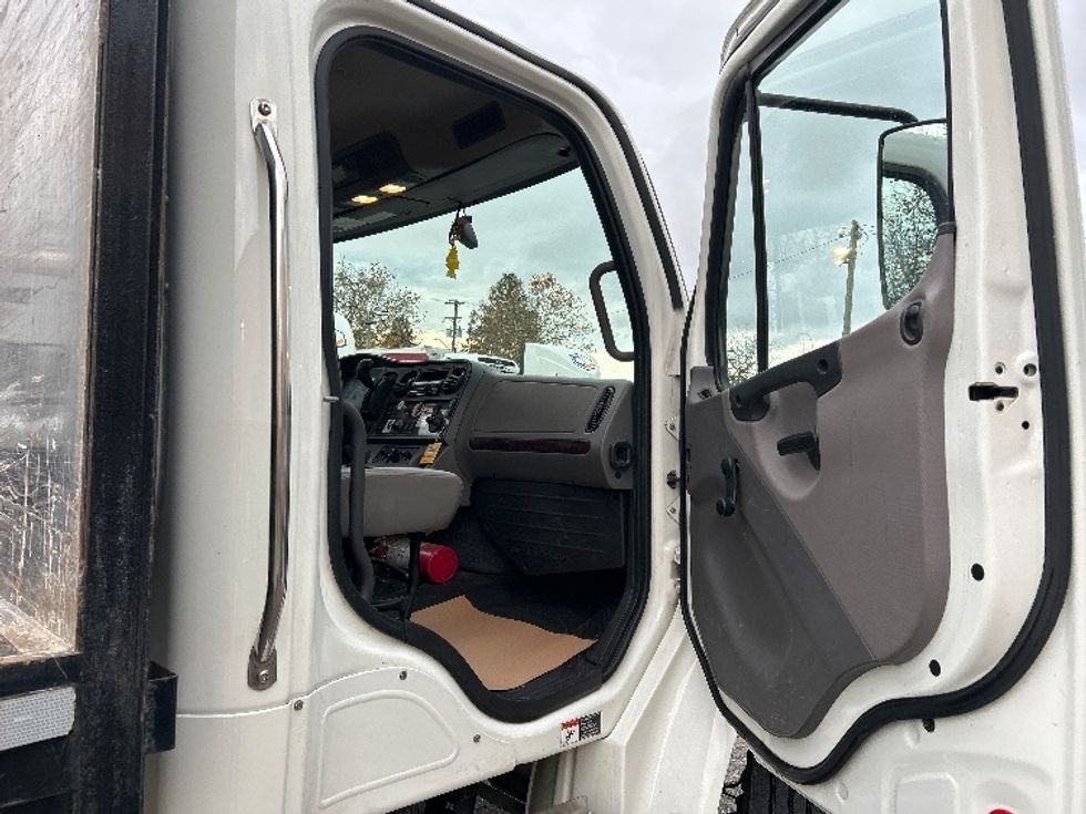 Flatbed Truck-Light and Medium Duty Trucks-Freightliner-2022-M2-Surrey-BC-113,370\n\t\tkm-$ 101,500 - Image 15