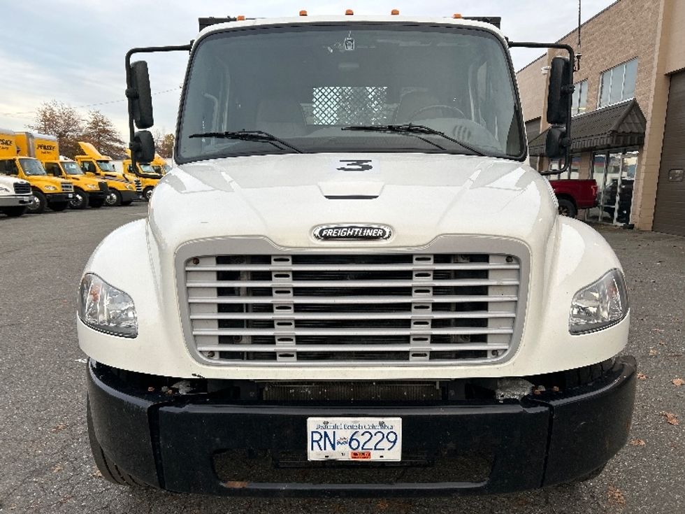 Flatbed Truck-Light and Medium Duty Trucks-Freightliner-2022-M2-Surrey-BC-91,686\n\t\tkm-$ 103,000 - Image 2