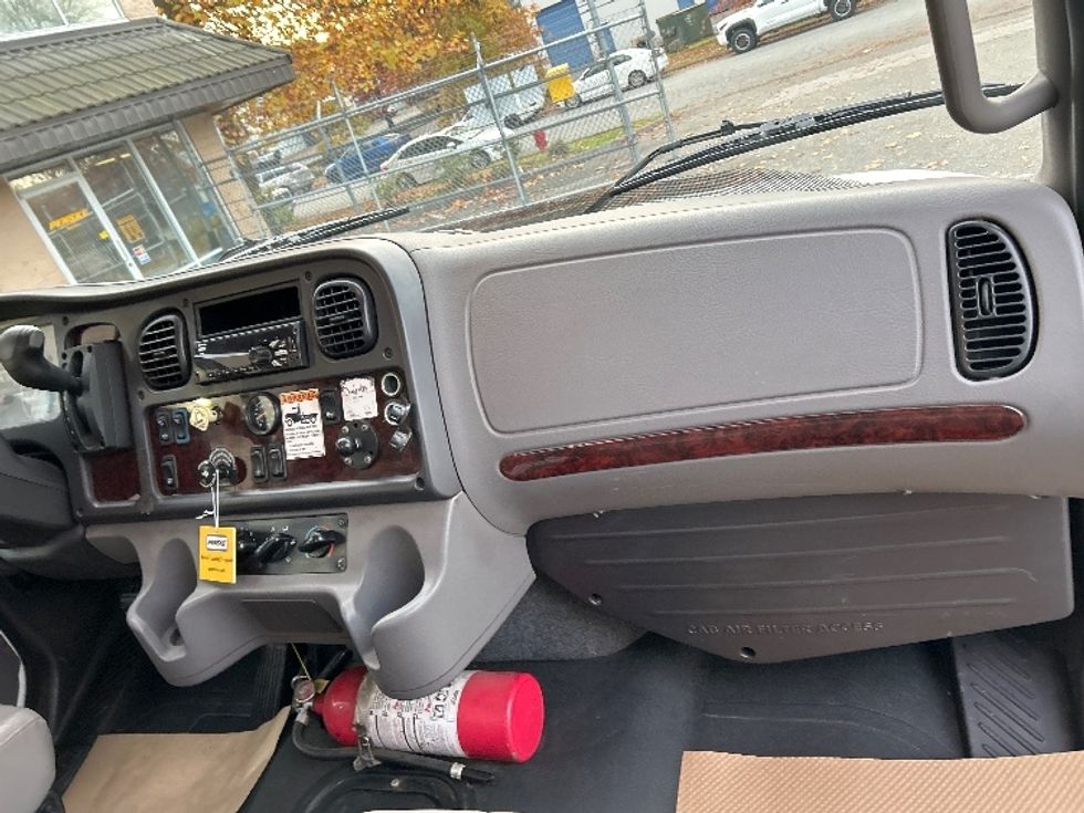 Flatbed Truck-Light and Medium Duty Trucks-Freightliner-2022-M2-Surrey-BC-91,686\n\t\tkm-$ 103,000 - Image 20