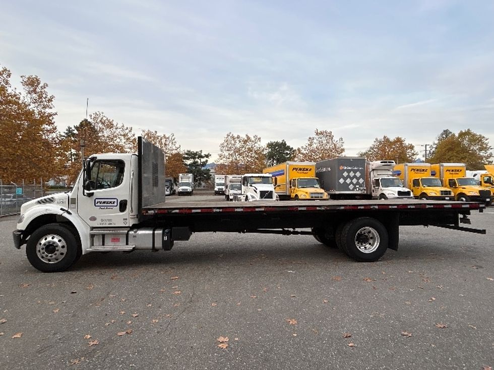 Flatbed Truck-Light and Medium Duty Trucks-Freightliner-2022-M2-Surrey-BC-91,686\n\t\tkm-$ 103,000 - Image 4