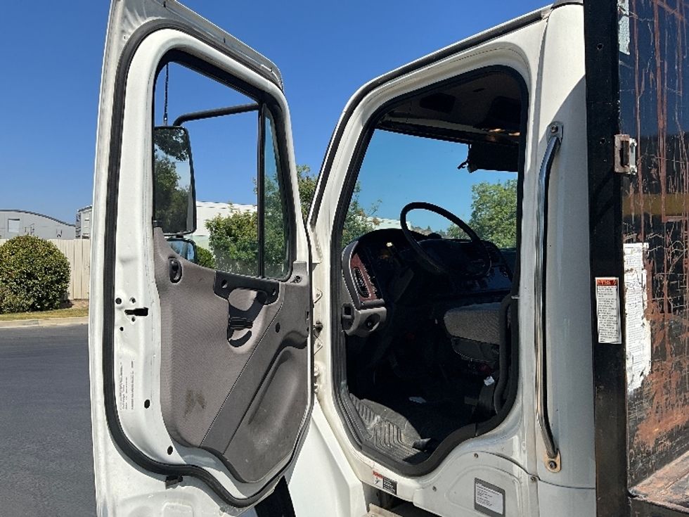 Flatbed Truck-Light and Medium Duty Trucks-Freightliner-2022-M2-Torrance-CA-84,654\n\t\tmiles-$ 72,250 - Image 11