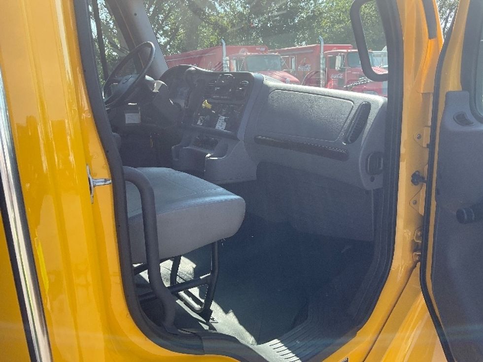Flatbed Truck-Light and Medium Duty Trucks-Freightliner-2022-M2-Tulsa-OK-122,537\n\t\tmiles-$ 75,500 - Image 15