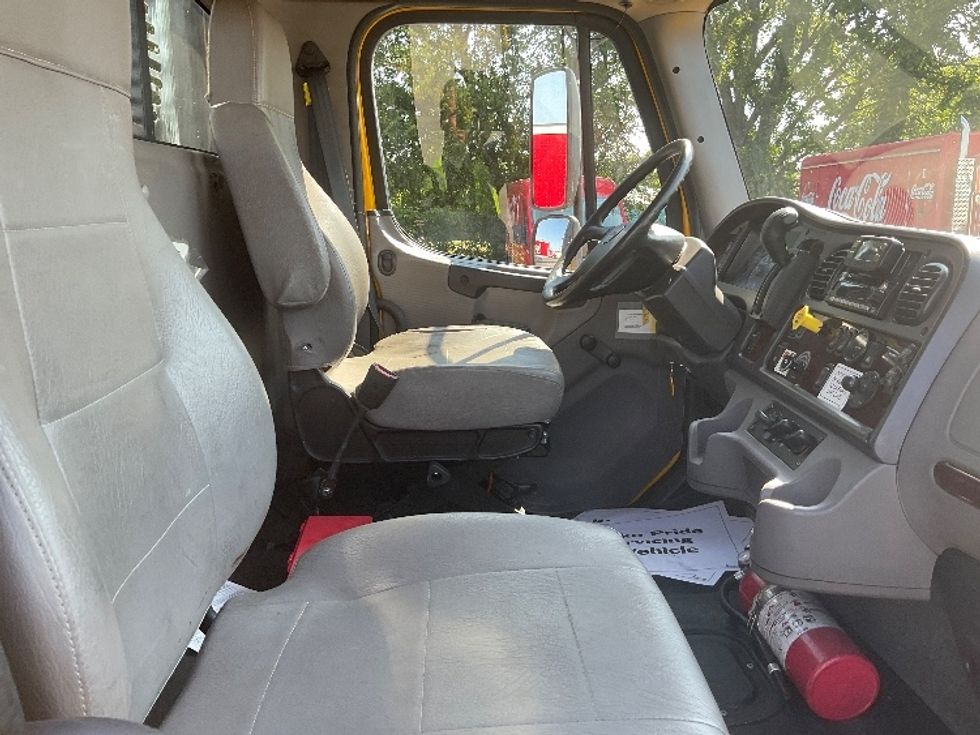 Flatbed Truck-Light and Medium Duty Trucks-Freightliner-2022-M2-Tulsa-OK-122,537\n\t\tmiles-$ 75,500 - Image 17