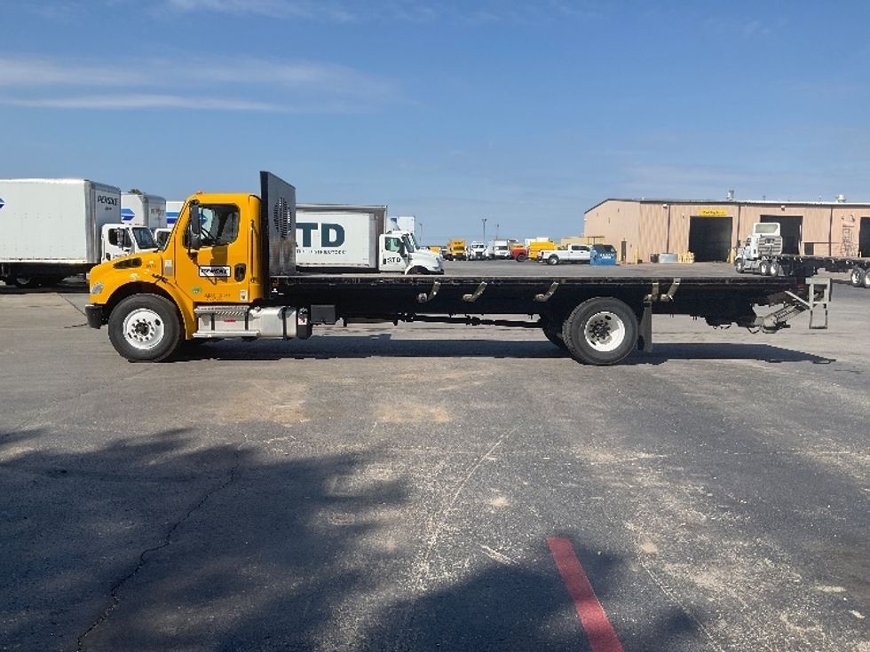 Flatbed Truck-Light and Medium Duty Trucks-Freightliner-2022-M2-Tulsa-OK-122,537\n\t\tmiles-$ 75,500 - Image 4