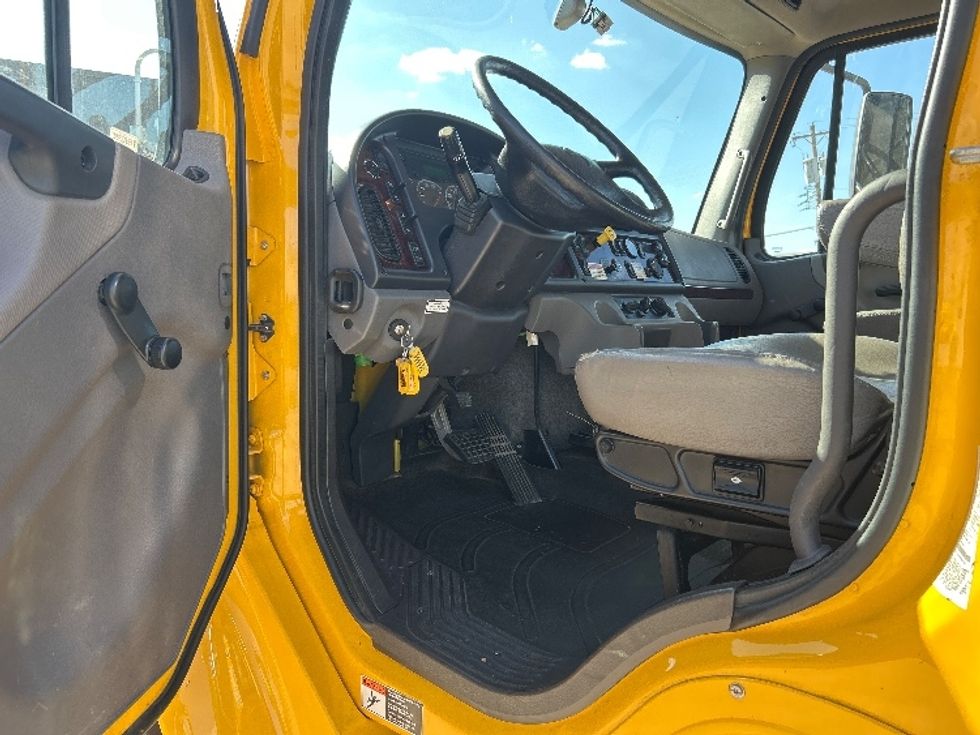 Flatbed Truck-Light and Medium Duty Trucks-Freightliner-2022-M2-Tulsa-OK-145,524\n\t\tmiles-$ 59,750 - Image 15