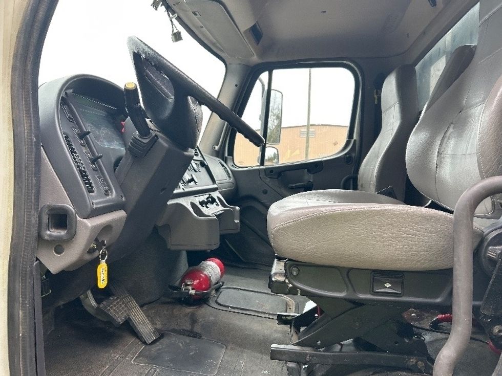 Flatbed Truck-Light and Medium Duty Trucks-Freightliner-2022-M2-Tuscaloosa-AL-145,614\n\t\tmiles-$ 84,250 - Image 20