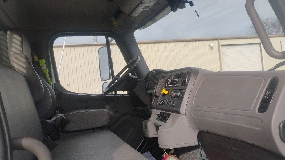 Flatbed Truck-Light and Medium Duty Trucks-Freightliner-2022-M2-Tuscumbia-AL-13,600\n\t\tmiles-$ 78,500 - Image 20