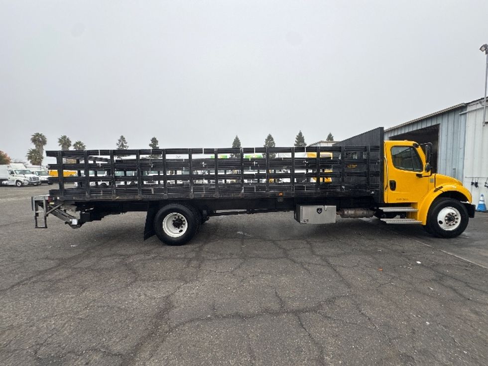 Flatbed Truck-Light and Medium Duty Trucks-Freightliner-2022-M2-West Sacramento-CA-121,354\n\t\tmiles-$ 68,500 - Image 14
