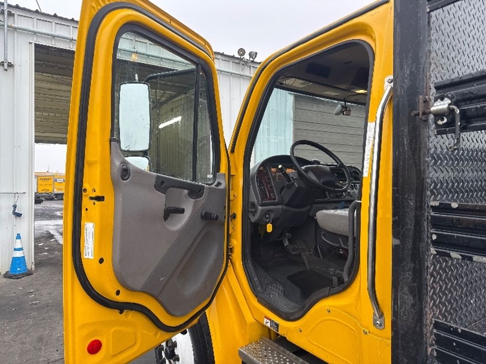 Flatbed Truck-Light and Medium Duty Trucks-Freightliner-2022-M2-West Sacramento-CA-121,354\n\t\tmiles-$ 68,500 - Image 15