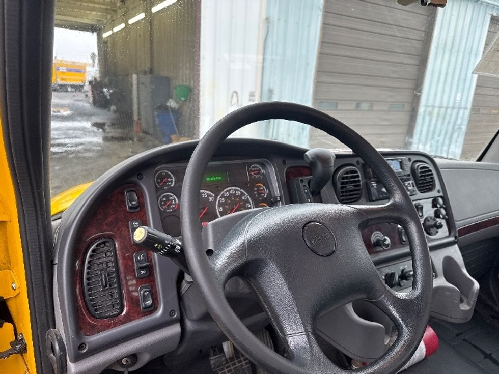 Flatbed Truck-Light and Medium Duty Trucks-Freightliner-2022-M2-West Sacramento-CA-121,354\n\t\tmiles-$ 68,500 - Image 16