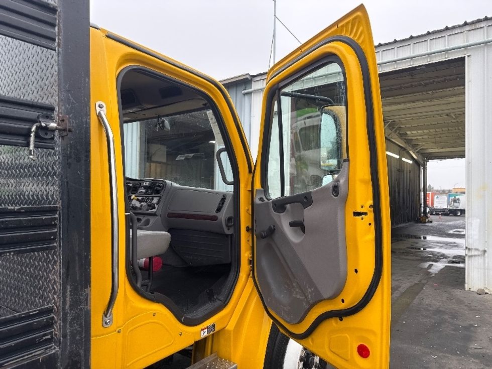 Flatbed Truck-Light and Medium Duty Trucks-Freightliner-2022-M2-West Sacramento-CA-121,354\n\t\tmiles-$ 68,500 - Image 19