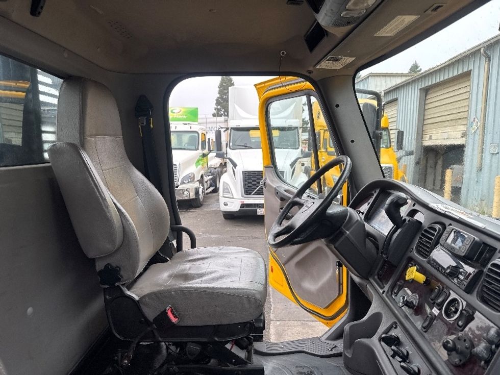 Flatbed Truck-Light and Medium Duty Trucks-Freightliner-2022-M2-West Sacramento-CA-121,354\n\t\tmiles-$ 68,500 - Image 21