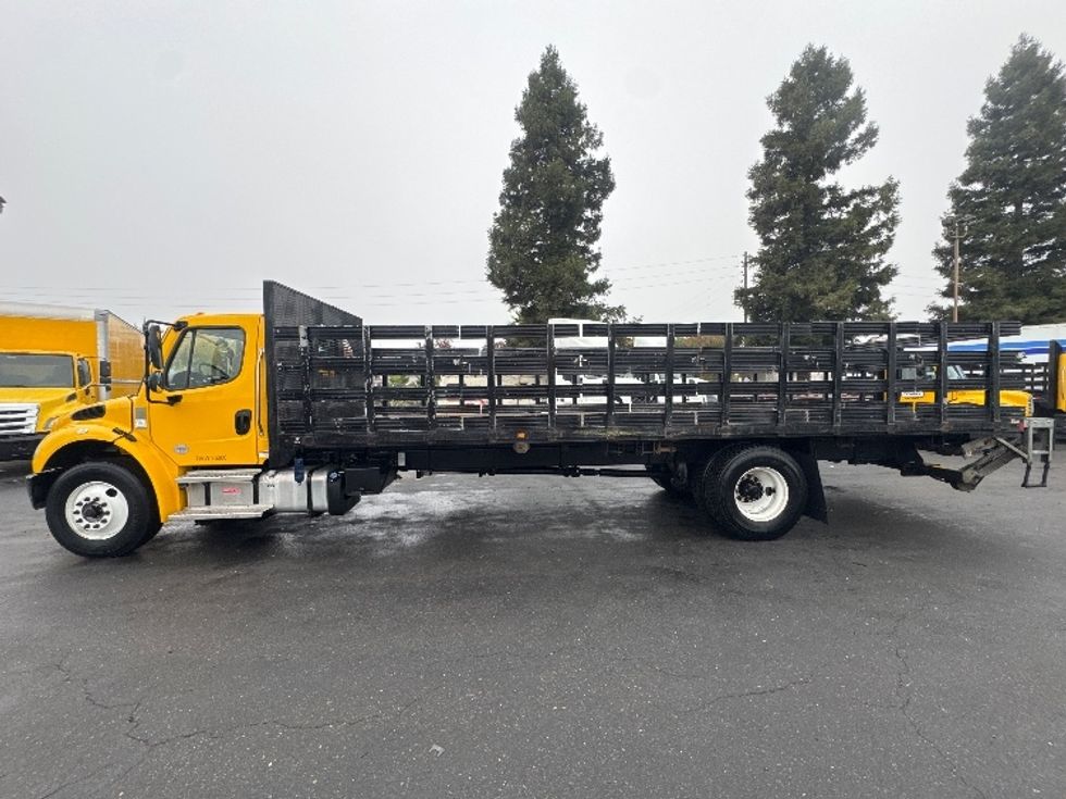 Flatbed Truck-Light and Medium Duty Trucks-Freightliner-2022-M2-West Sacramento-CA-121,354\n\t\tmiles-$ 68,500 - Image 4